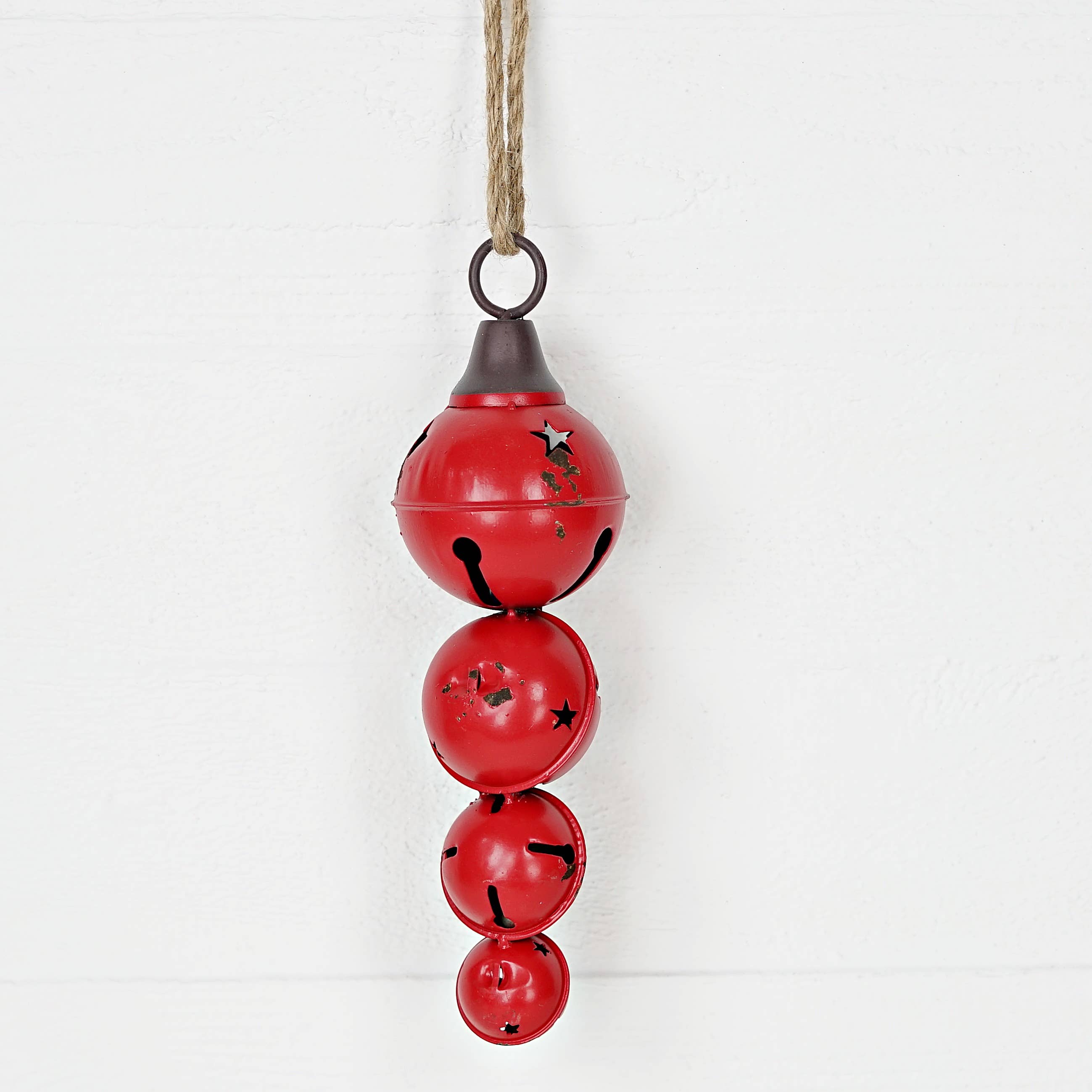 M10819- 13.5inL Distressed Metal 4 Bells Strand-Red-